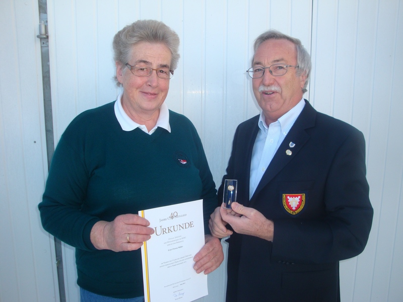 12.12.06 Ehrung Christa Mller 40Jahre ADAC verkleinert